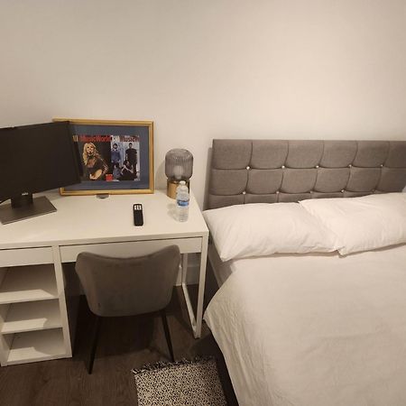 Flat With Work Station, Monitor, Smart Tv & Netflix Apartment Londra Exterior foto