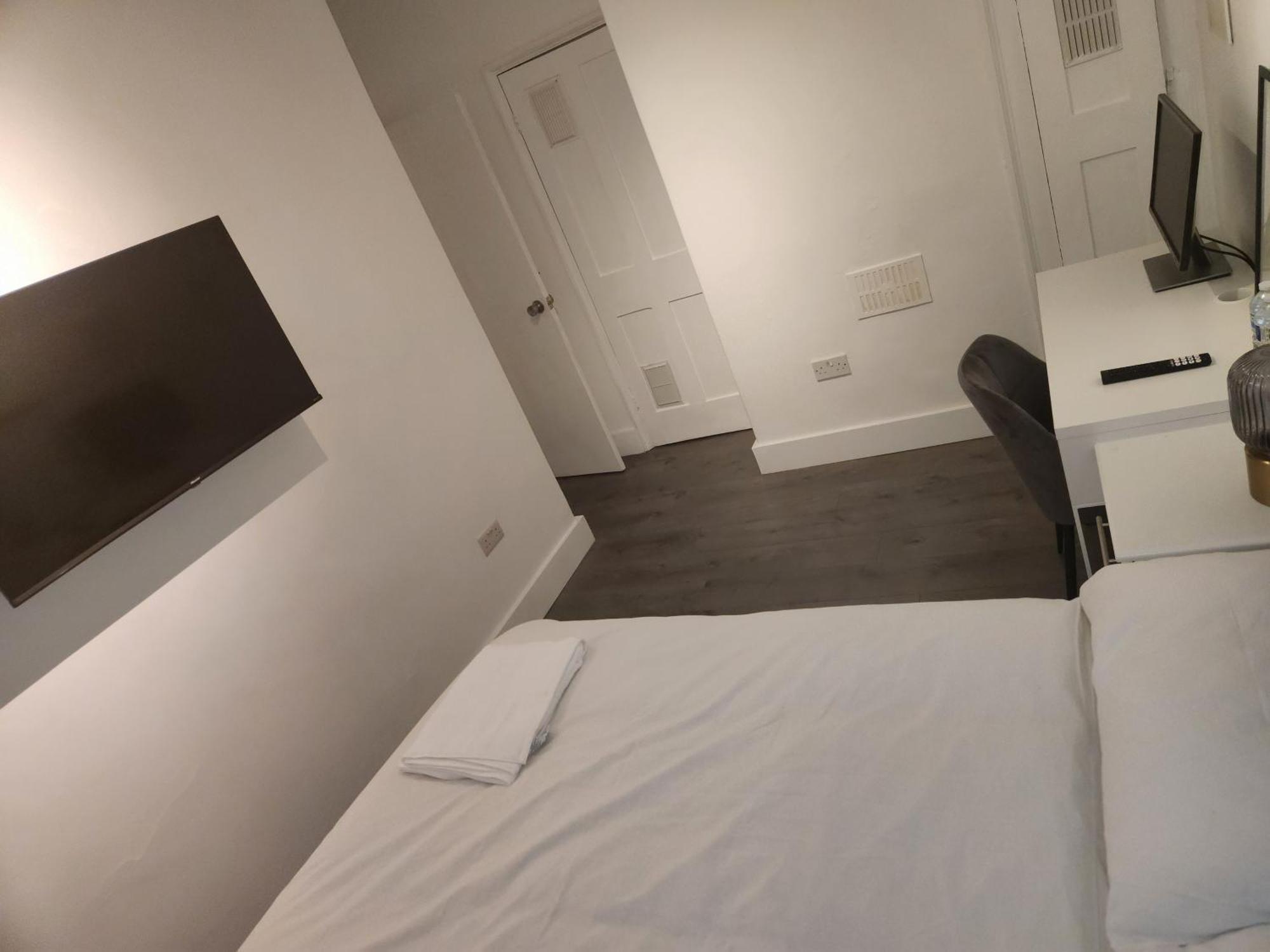 Flat With Work Station, Monitor, Smart Tv & Netflix Apartment Londra Exterior foto