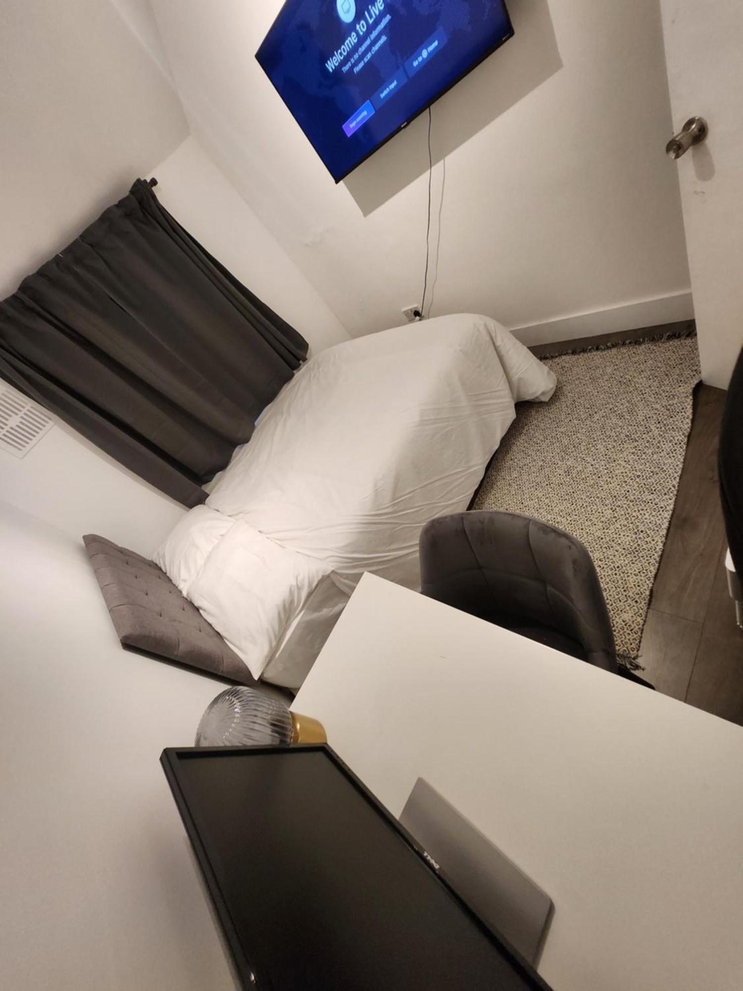 Flat With Work Station, Monitor, Smart Tv & Netflix Apartment Londra Exterior foto