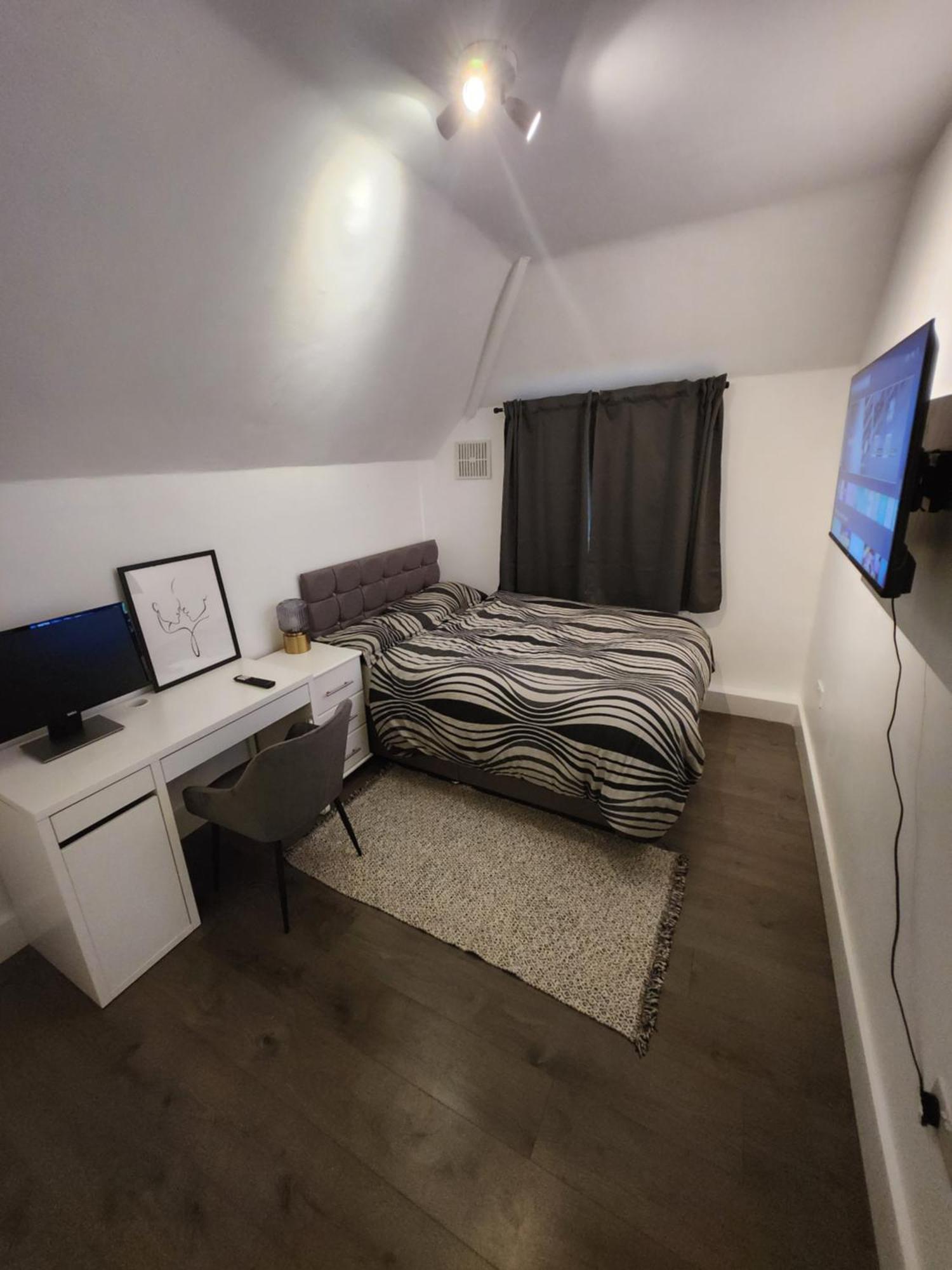 Flat With Work Station, Monitor, Smart Tv & Netflix Apartment Londra Exterior foto