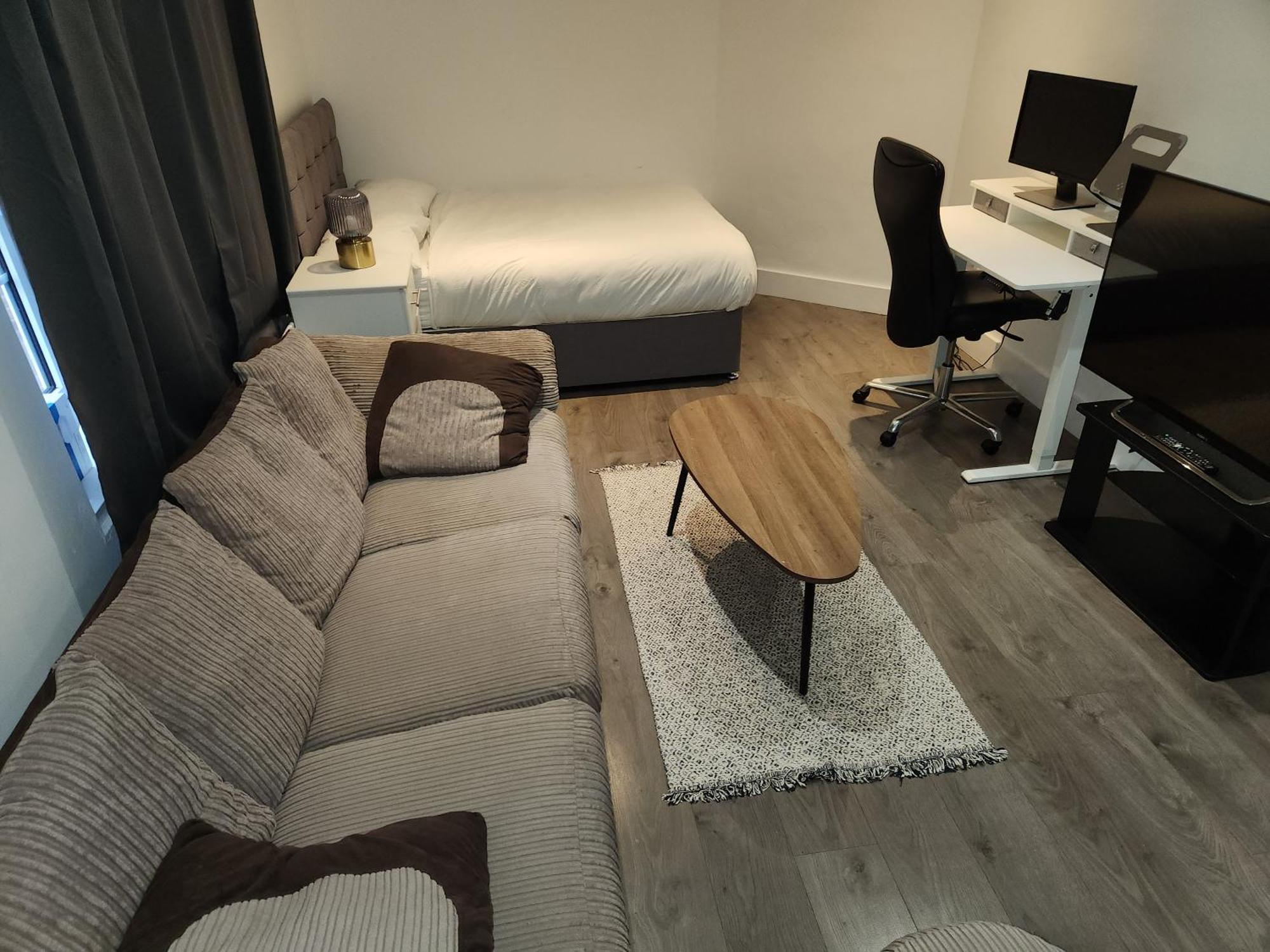 Flat With Work Station, Monitor, Smart Tv & Netflix Apartment Londra Exterior foto